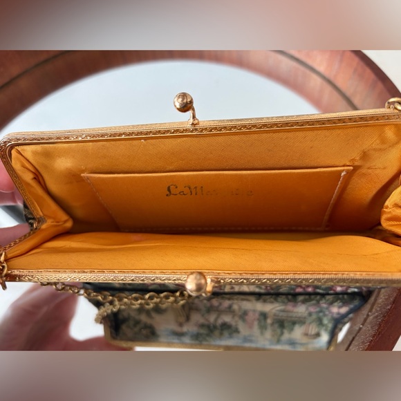 Vintage Elegant Tapestry Clutch with Gold Accents 50s / 60s - Picture 6 of 7